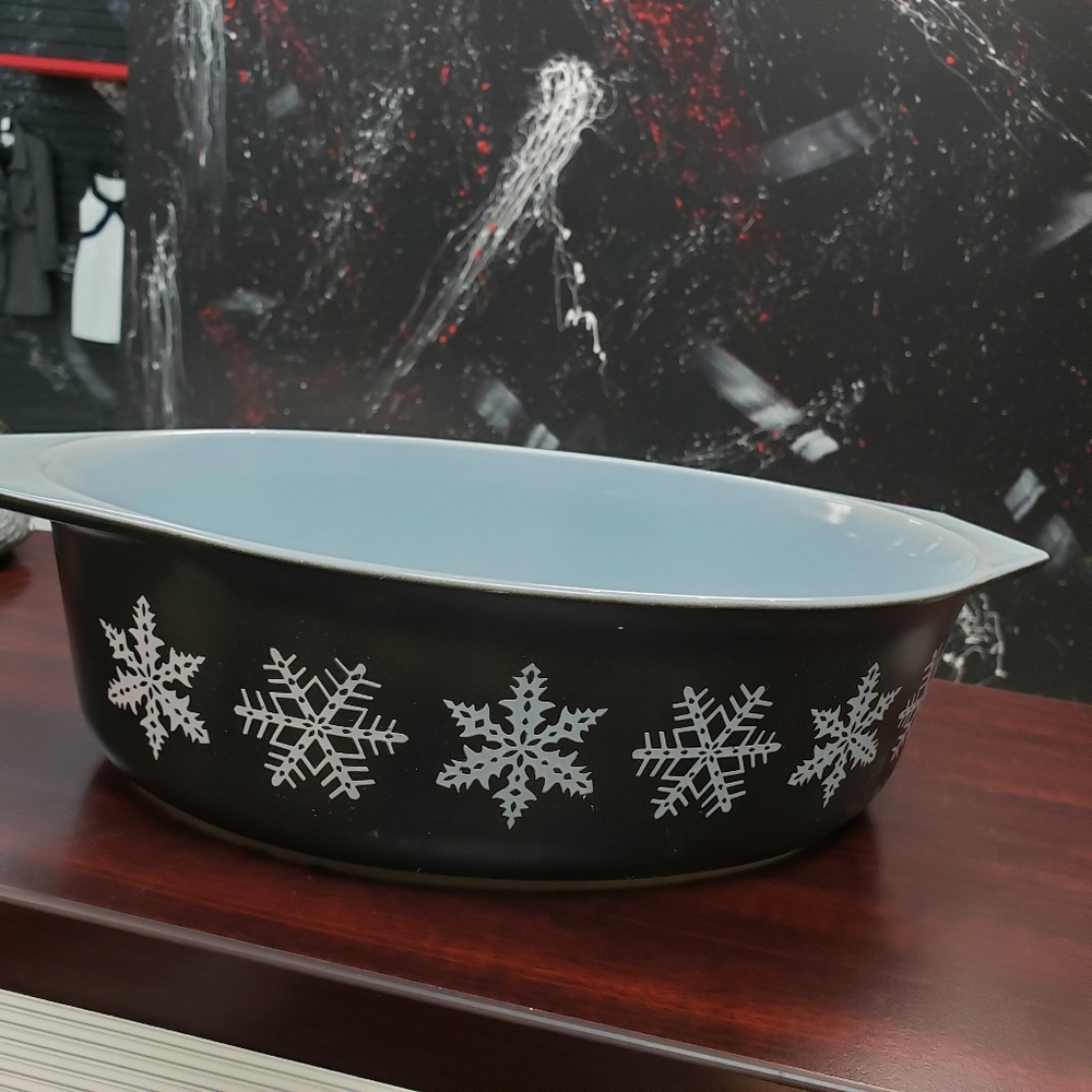 RARE Pyrex Vintage Casserole Dish Black White Snowflake #045 2.5 qt